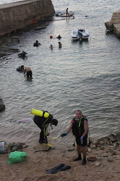 Divers cleaning