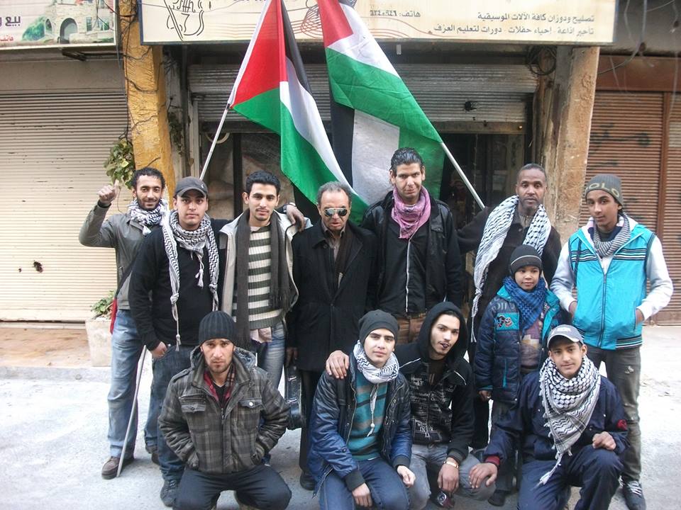بالصورة فرقة شباب مخيم اليرموك مع الموسيقي أحمد أحمد