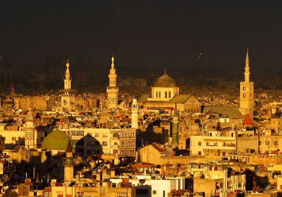 صورة لمدينة دمشق القديمة ليلاً