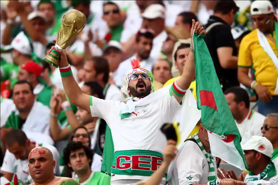 الجماهير الجزائرية بالملعب