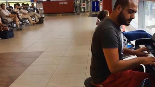 Watch This Lebanese Pianist Wow Travelers at the Prague Airport