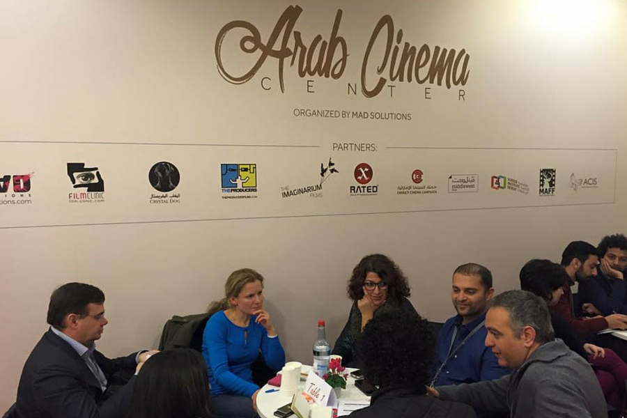صورة اجتماع السينمائيين في مركز السينما العربية