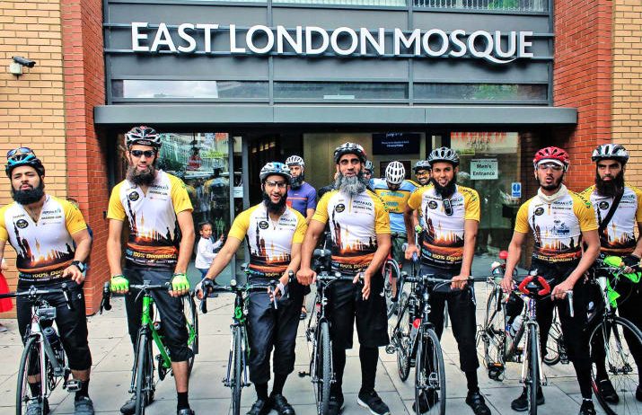 على الدراجات الهوائية من لندن إلى مكة